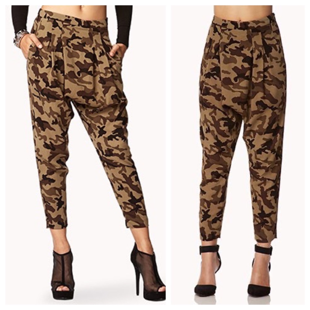 FOREVER 21 CAMO HAREM PANTS - SMALL